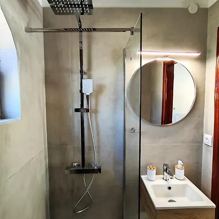 Tony's Garden House Λευκίμμη