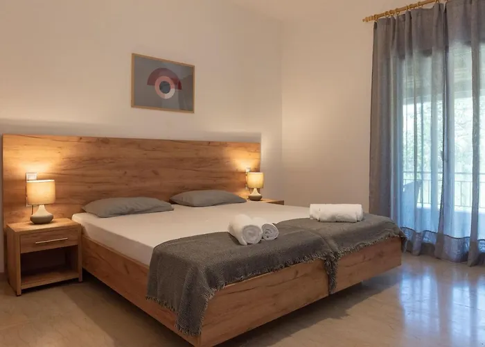 بيت للعطل Tony's Garden House ليفكيمي