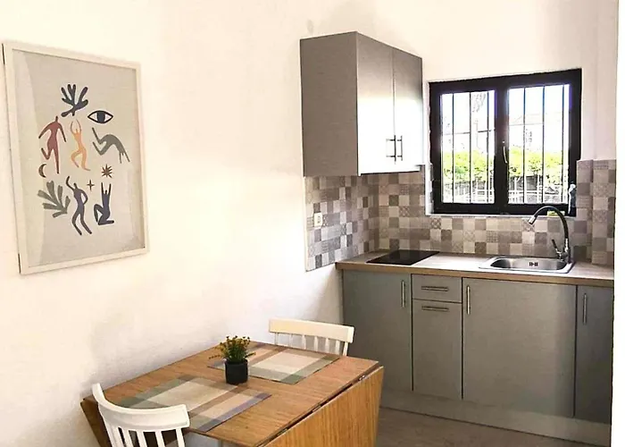 بيت للعطل Tony's Garden House *