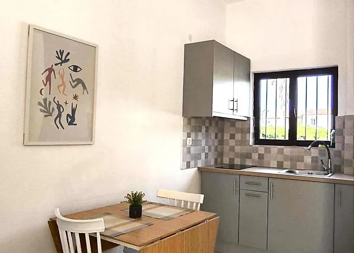 Tony's Garden House ليفكيمي